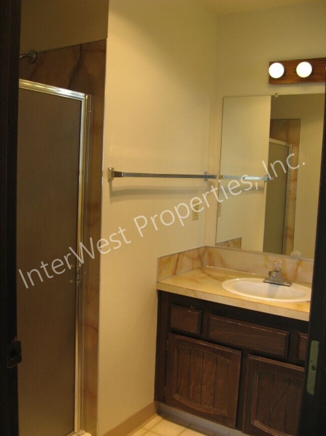 Building Photo - Ranch-Style Home in Beaverton with Fenced ...