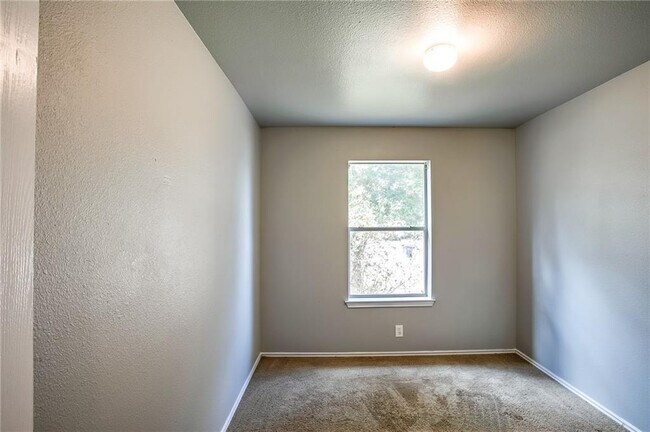 Building Photo - 412 Ballentine Ct