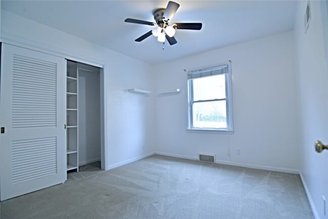 Building Photo - 2235 N Ballas Rd