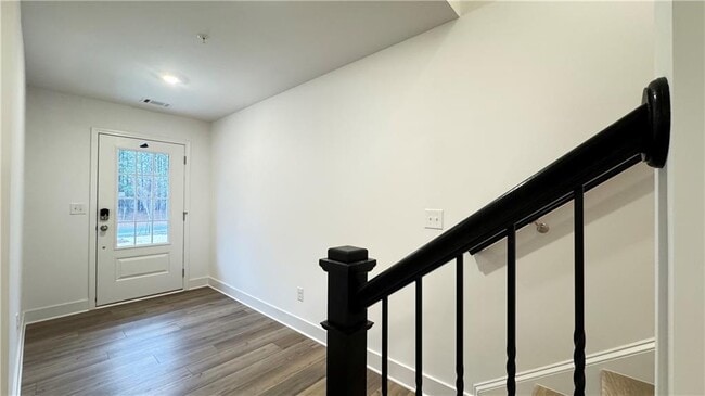 Building Photo - 813 Atkins Ln