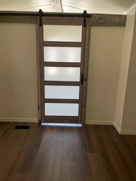 Building Photo - 4035 N Robin Dr