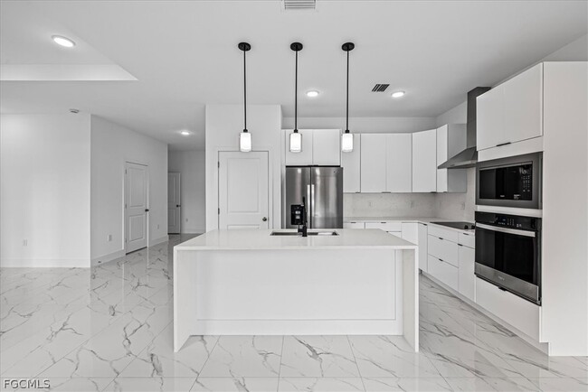 Building Photo - 3813 25th St SW