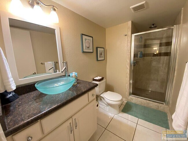 Building Photo - 404 Padre Blvd