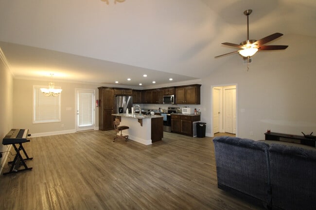 Building Photo - 1315 Mayfield Dr