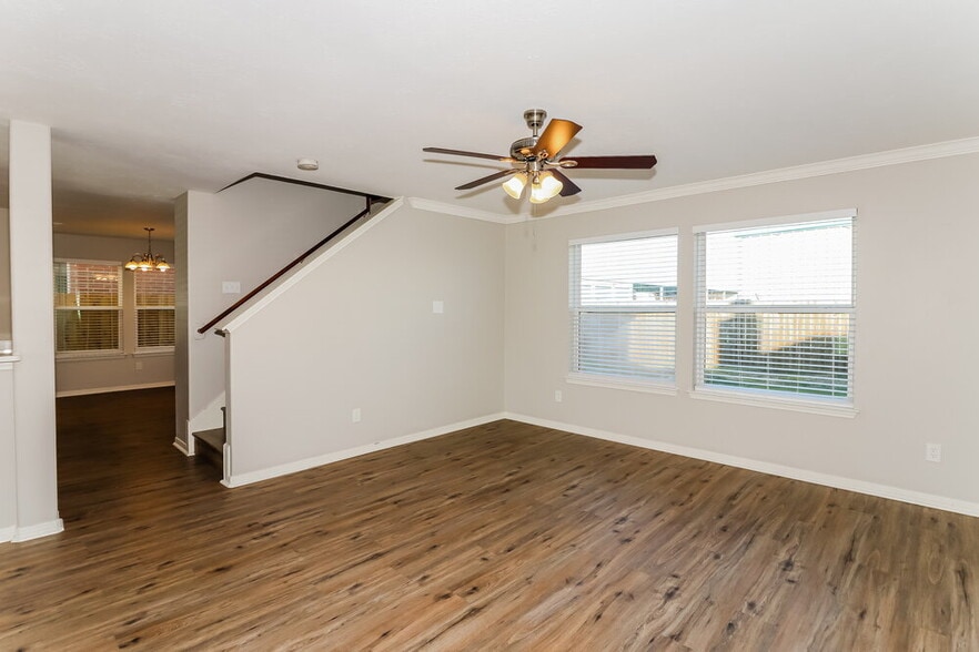 Building Photo - 2406 Glenholly Park Dr