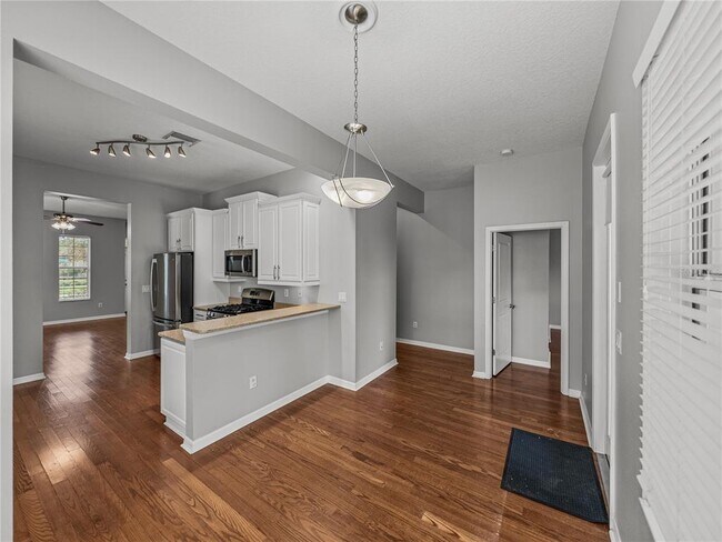 Building Photo - 6222 Hadley Commons Dr