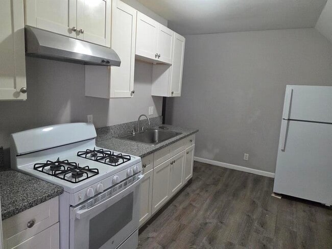 Building Photo - 136 N Belmont Ave