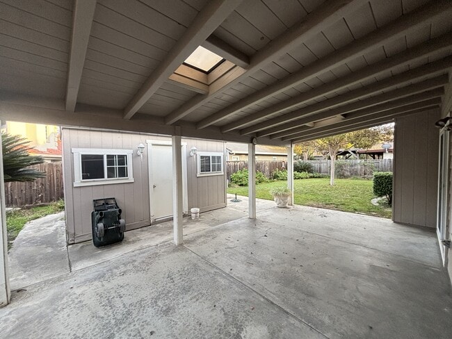 Building Photo - 1408 Seneca Pl