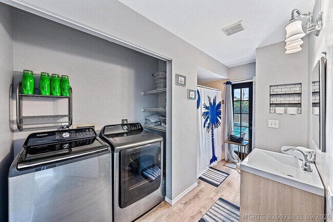 Building Photo - 414 SW Lairo Ave