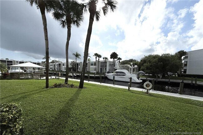 Building Photo - 1950 SW Palm City Rd