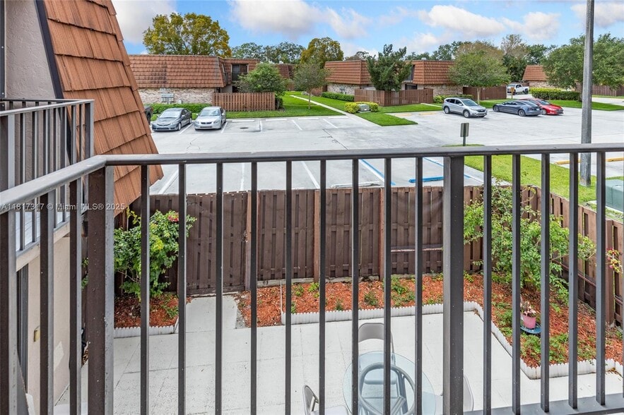 Building Photo - 4161 Forest Hill Dr