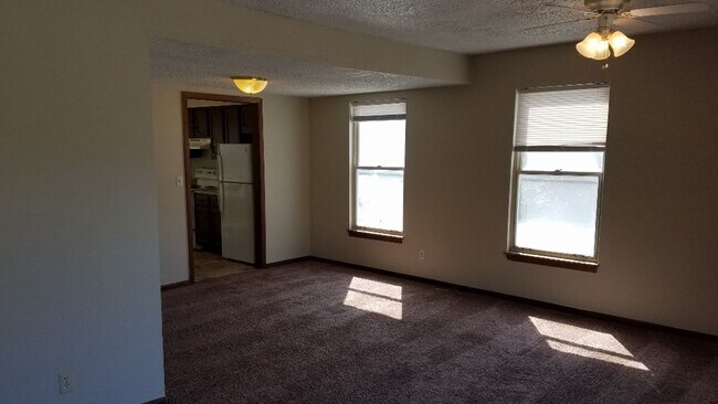 Building Photo - 8510 W Maple St