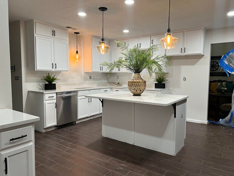 Building Photo - 6201 Molsonwood Cv