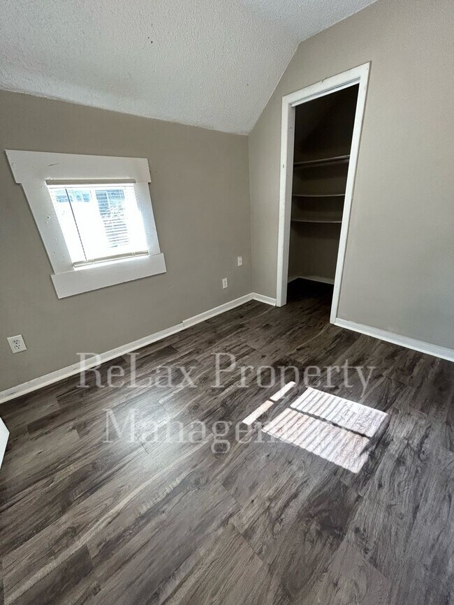 Building Photo - 205 Avon St