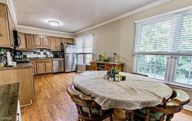 Building Photo - 4 br, 3.5 bath House - 4915 Carriagepark Rd