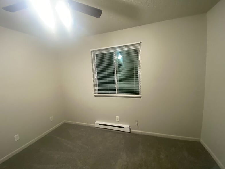 Building Photo - Room in Condo on Alamance Church Rd