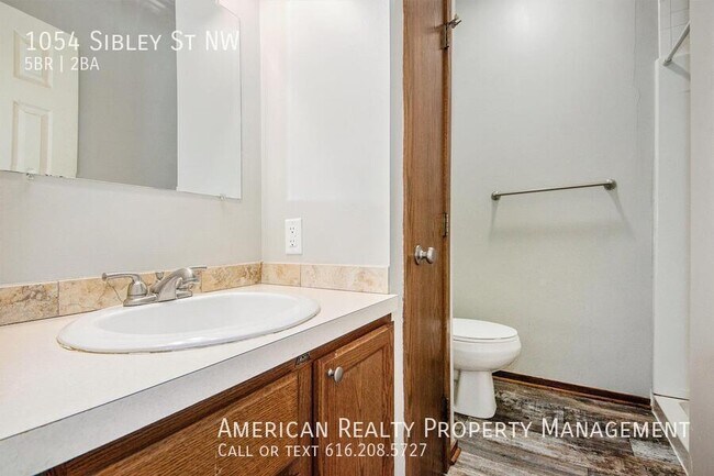 Building Photo - 1054 Sibley St NW