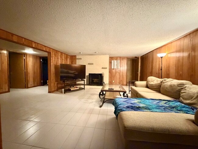 Building Photo - 37235 N Hillside Dr