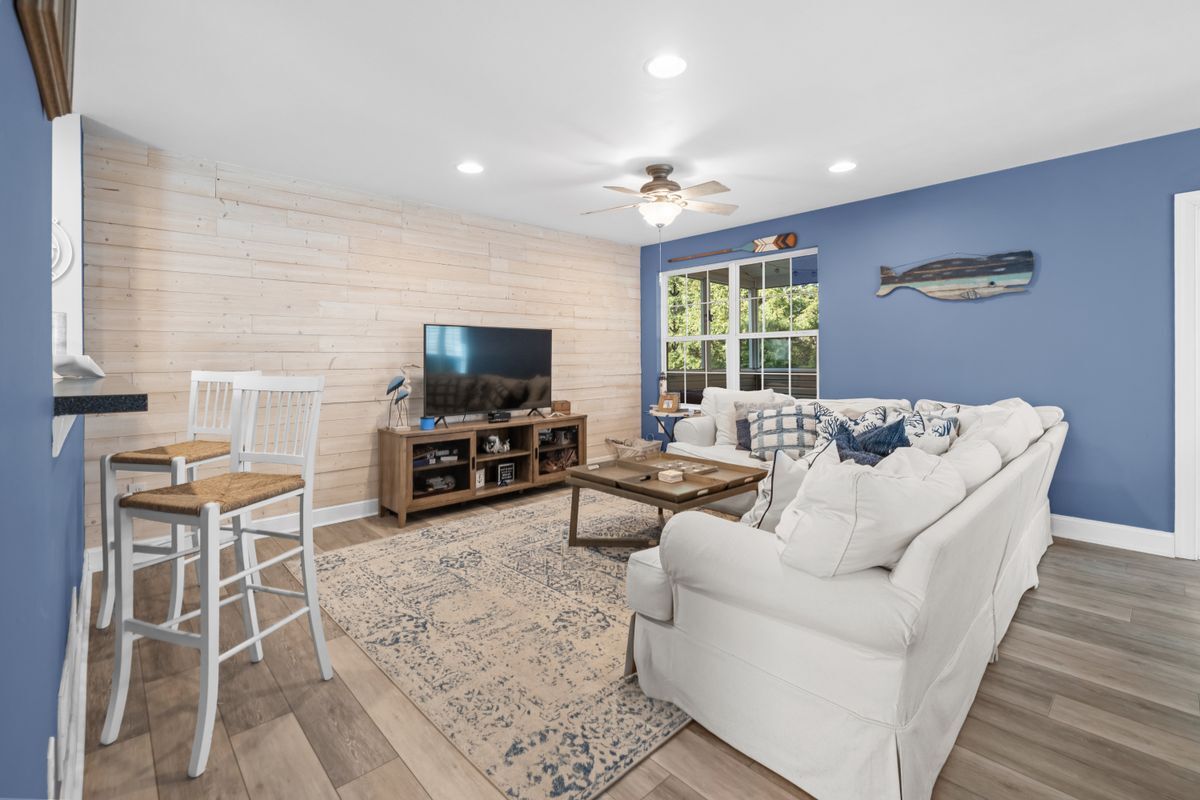 Building Photo - 17293 Queen Anne Way