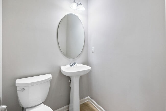 Building Photo - 2/2.5 Townhome in Great Flowery Branch loc...