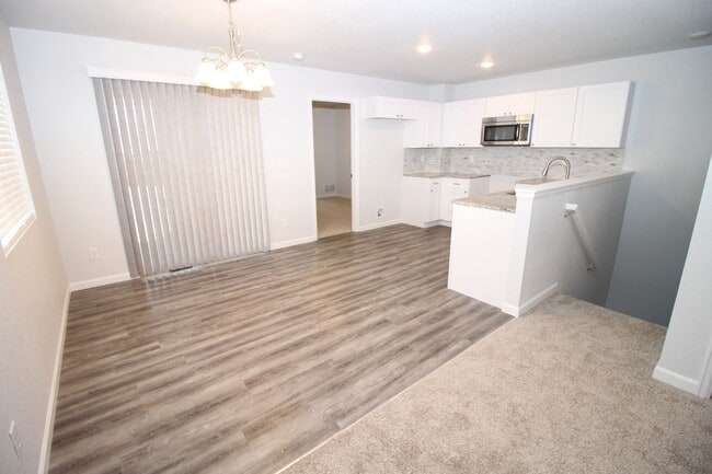 Building Photo - Brand new 3bdr 3bath duplex walking distan...