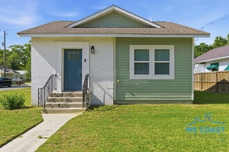 Building Photo - 962 Thelma St