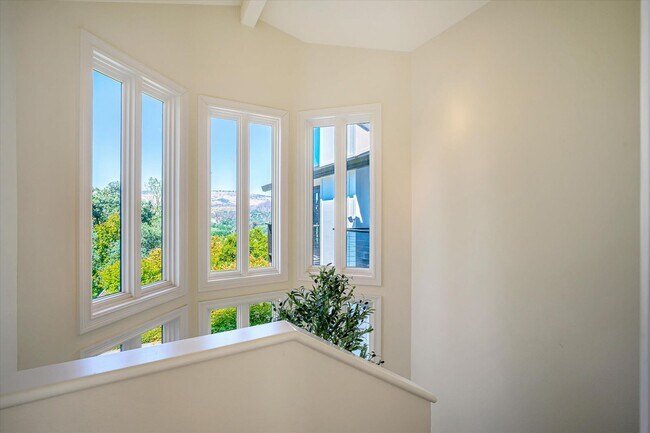 Building Photo - Welcome to Your Luxurious Napa Valley Retr...