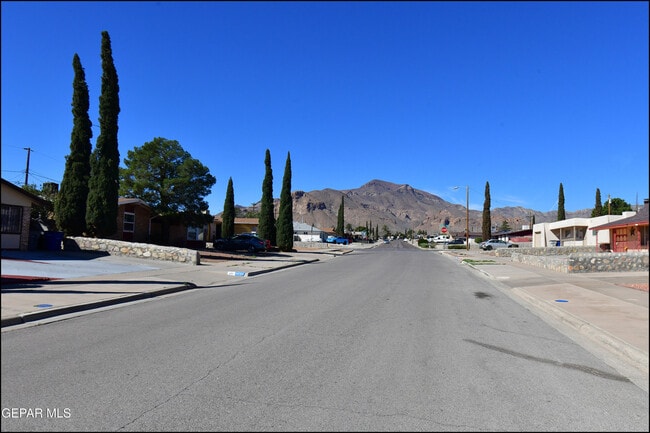 Building Photo - 4749 Tropicana Ave