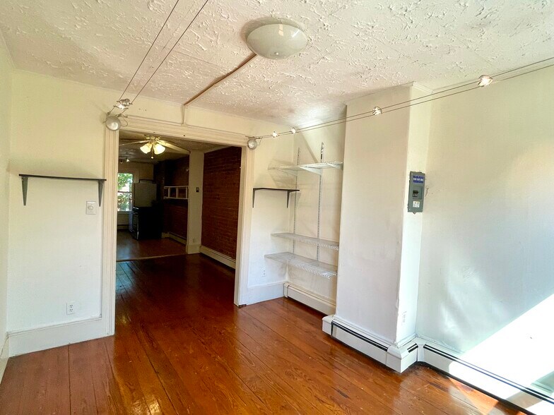 Building Photo - 14 Mead St