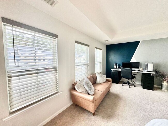 Building Photo - 1/2 off 1st and 2nd month rent - Pristine ...