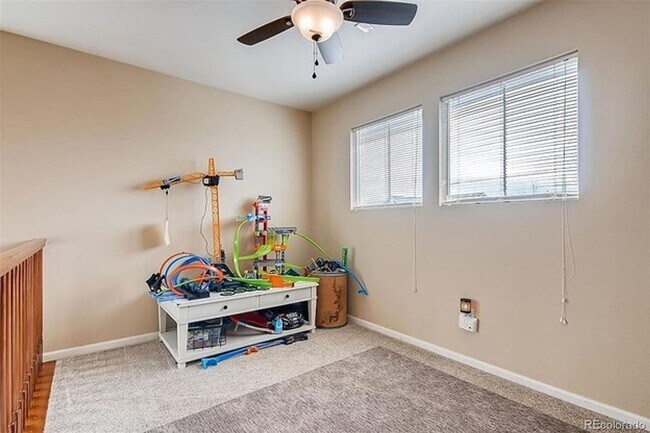 Building Photo - Stunning 3 bed 2.5 ba home for rent at Murphy Creek neighborhood Aurora CO 80018