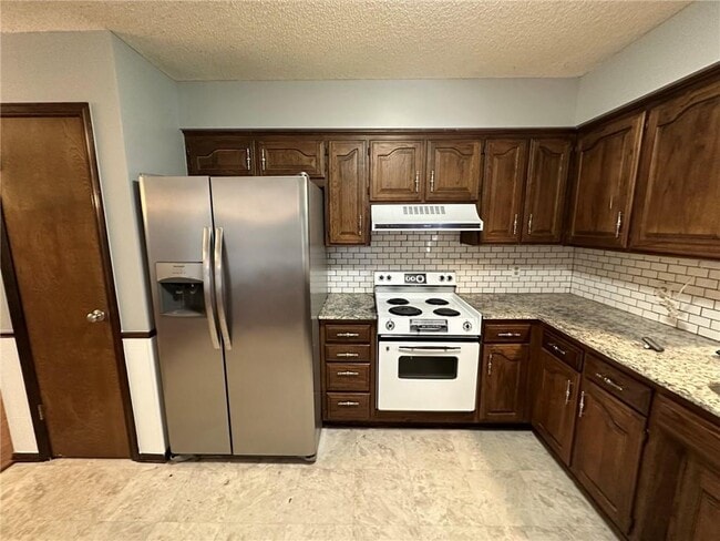 Building Photo - 2147 Loren Cir