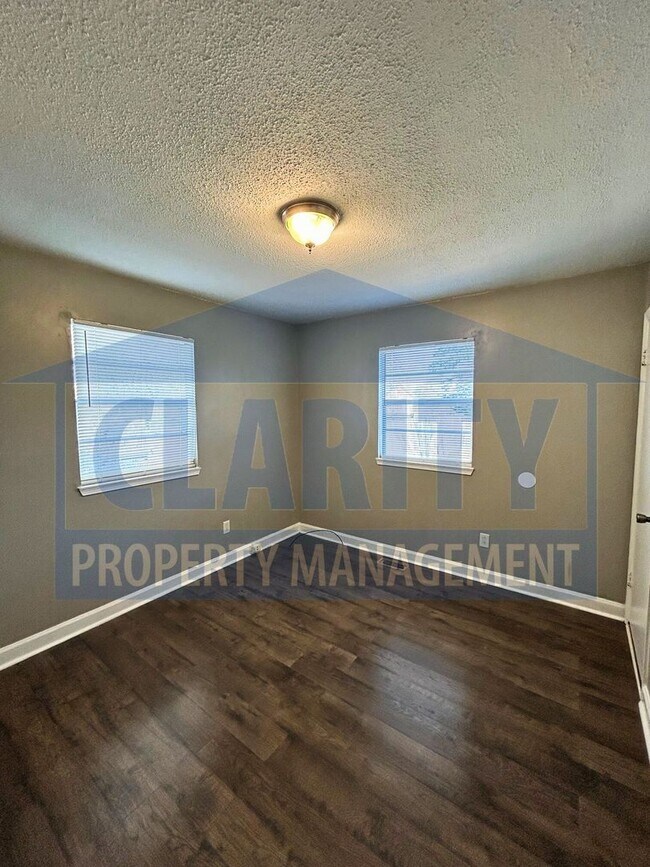 Building Photo - Super cute 3 bedroom house!!