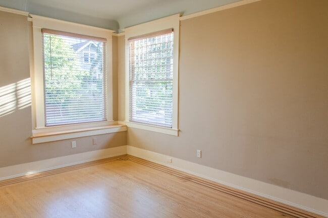 Building Photo - 4Bd/2.75Ba Seattle House