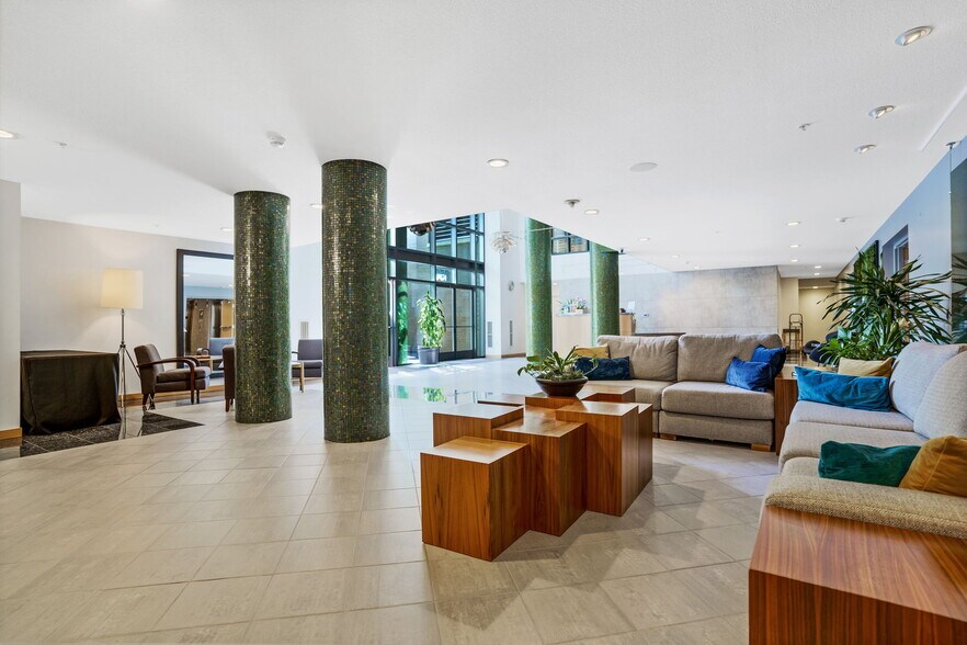 Building Photo - 850 Beech St