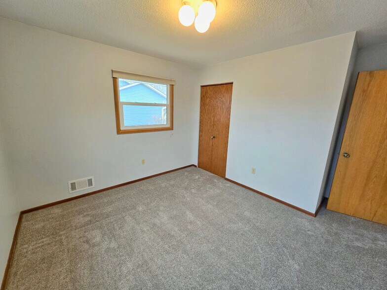 Building Photo - 725 Elton Hills Dr NW