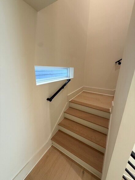 Building Photo - 1727 Nassau St