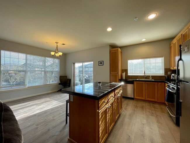 Building Photo - Sherwood Corner 3 Bed 2.5 Bath Townhome on top floor~  Reserved Parking and Washer & Dryer and Co...