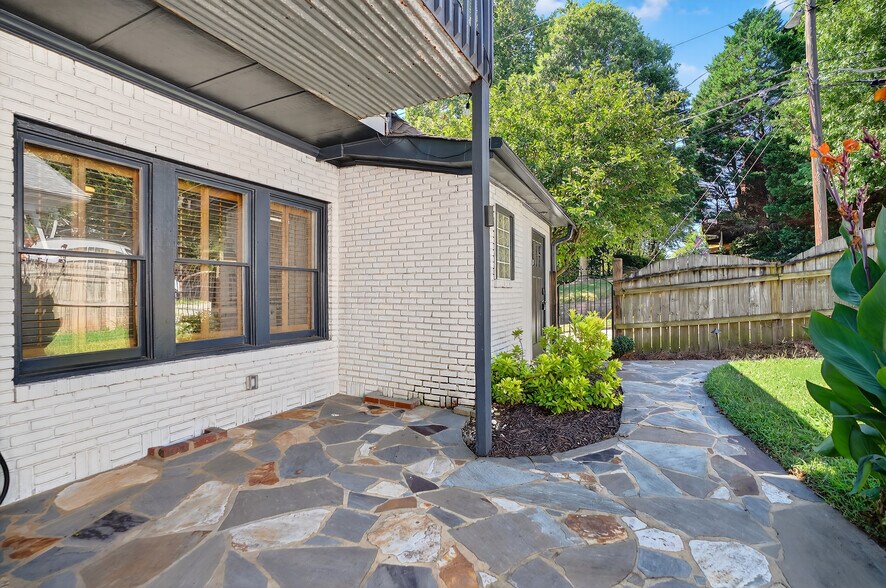 Building Photo - 1448 N Highland Ave NE