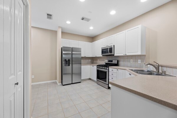 Building Photo - 33 Stone Creek Pl