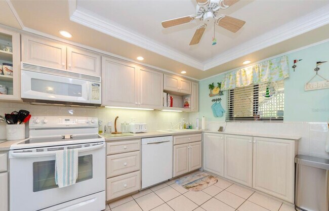 Building Photo - 868 Bayway Blvd