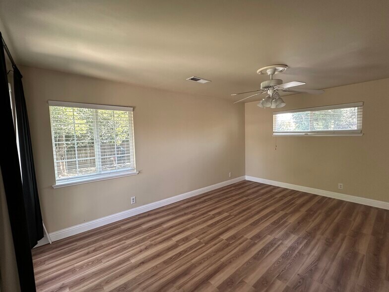 Building Photo - 4746 Crestview Dr