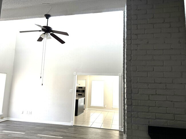 Building Photo - 4234 Willow Beach Dr