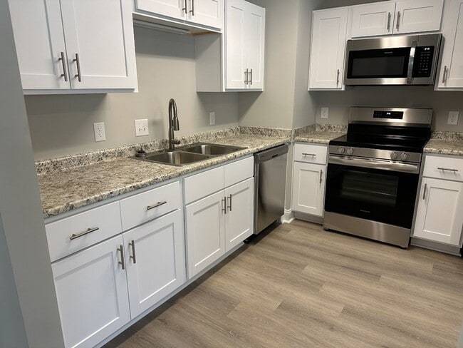 Building Photo - 1050 Rushing St