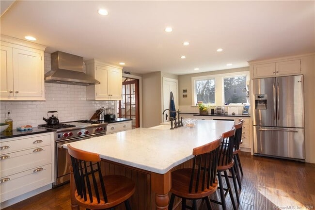 Building Photo - 323 Green Hill Rd