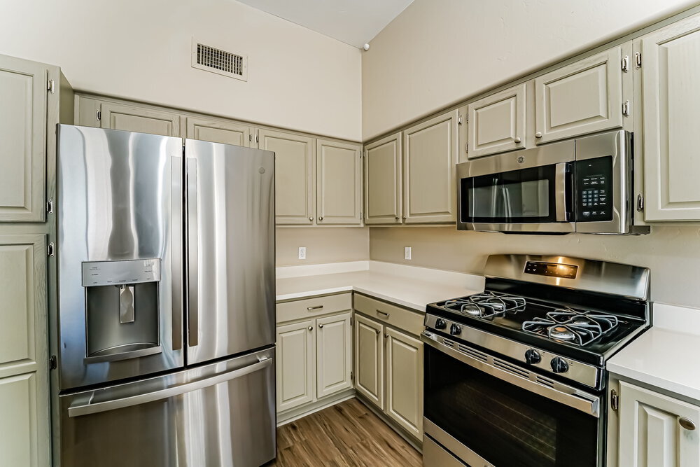 Building Photo - 1534 W Churchill Pl