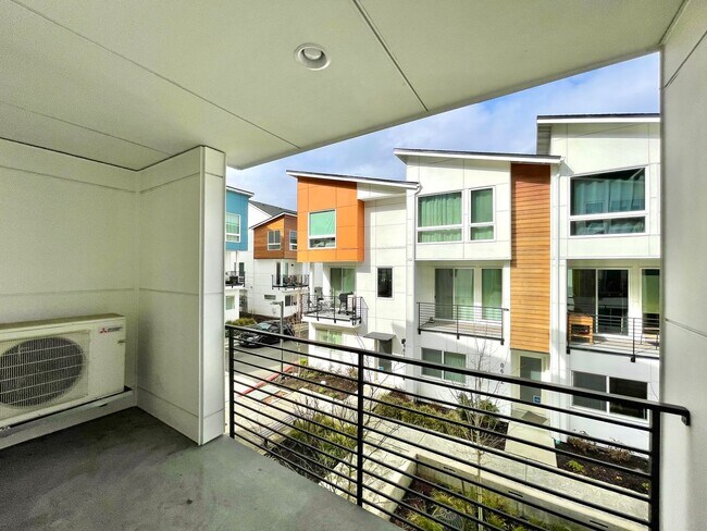 Building Photo - Great Townhome for rent