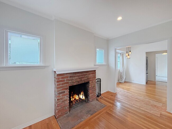 Building Photo - Stunning 3BD/1.5BA Home in North Park W/ W...