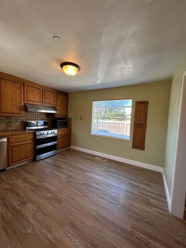 Building Photo - Spacious 4-Bedroom Retreat Just Steps from...