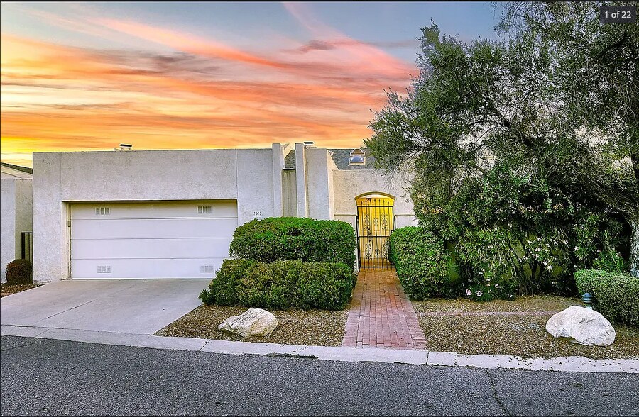 Primary Photo - 2523 E Forgeus Pl